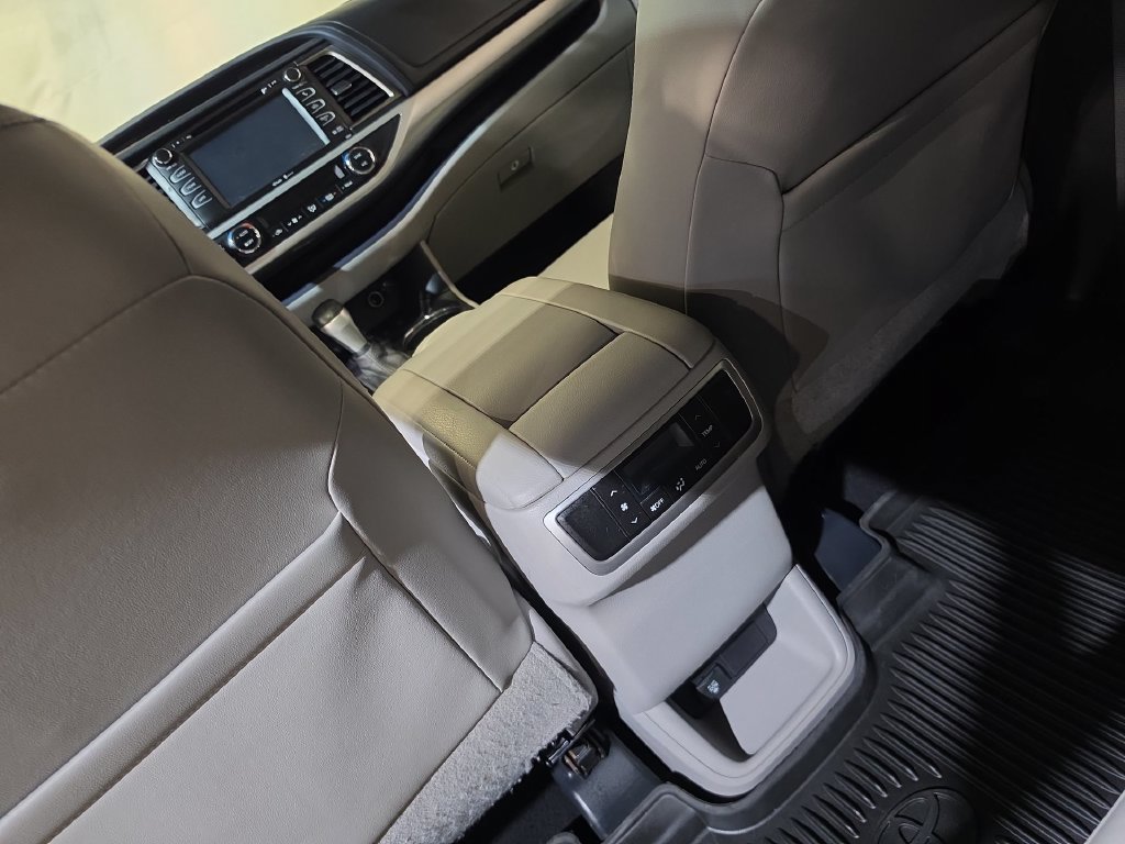 Used 2015 Toyota Highlander XLE AWD/4WD image 23
