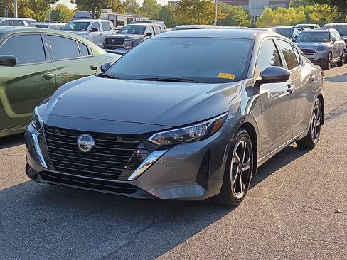 Used 2025 Nissan Sentra SV FWD image 2