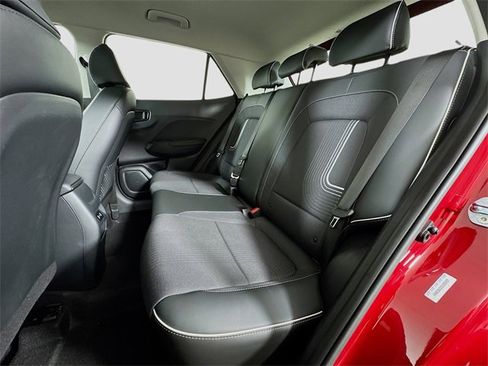 Used 2025 Hyundai Venue Limited image 26