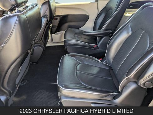 Used 2023 Chrysler Pacifica Limited image 15