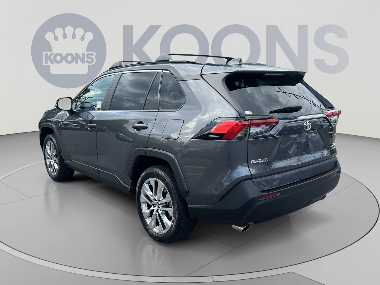 Used 2021 Toyota RAV4 XLE Premium AWD/4WD image 4