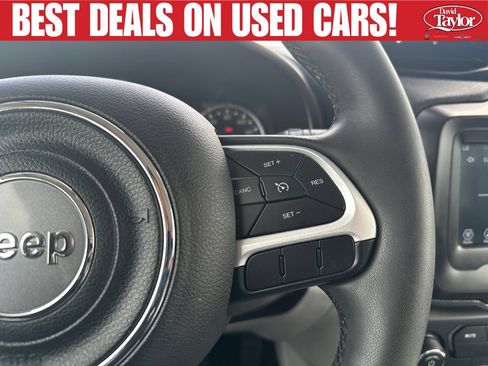 Used 2018 Jeep Renegade Latitude w/ Safety & Security Group FWD image 14