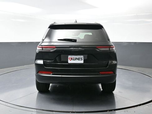 New 2025 Jeep Grand Cherokee Limited image 13