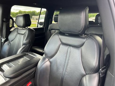 Used 2022 Jeep Wagoneer Series III w/ Flexible Seating Group AWD/4WD image 13
