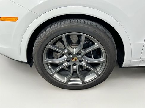 Used 2022 Porsche Cayenne Turbo image 33