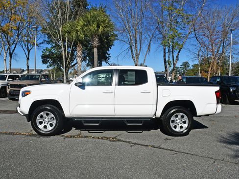 Certified 2022 Toyota Tacoma SR image 2