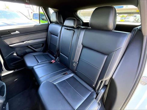 Used 2021 Volkswagen Atlas Cross Sport SE image 18