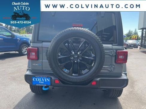 Used 2023 Jeep Wrangler Unlimited Sahara w/ Cold Weather Group AWD/4WD image 9