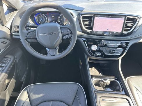 New 2026 Chrysler Pacifica Limited w/ S Appearance Package FWD image 22