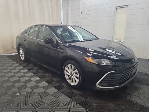 Used 2022 Toyota Camry LE FWD image 7