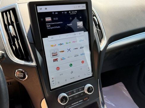 Used 2024 Ford Edge Titanium image 26