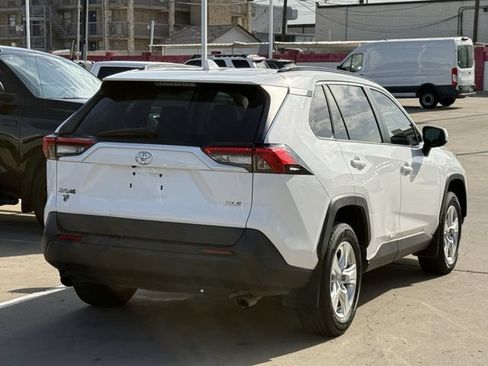 Used 2021 Toyota RAV4 XLE FWD image 4