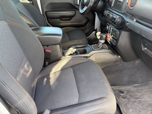 Used 2023 Jeep Gladiator Mojave w/ Cold Weather Group AWD/4WD image 7