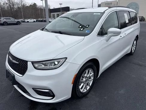 Used 2022 Chrysler Pacifica Touring-L FWD image 3