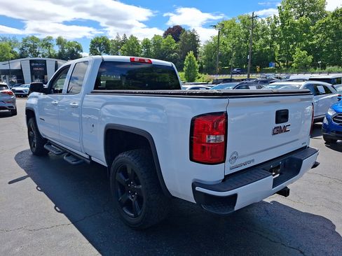 Used 2017 GMC Sierra 1500 SLE w/ SLE Value Package AWD/4WD image 4