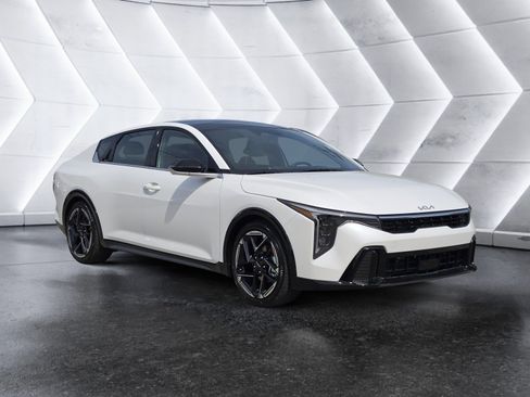 New 2026 Kia K4 GT-Line FWD image 1