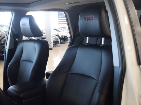 Used 2018 Toyota 4Runner TRD Off-Road Premium AWD/4WD image 37