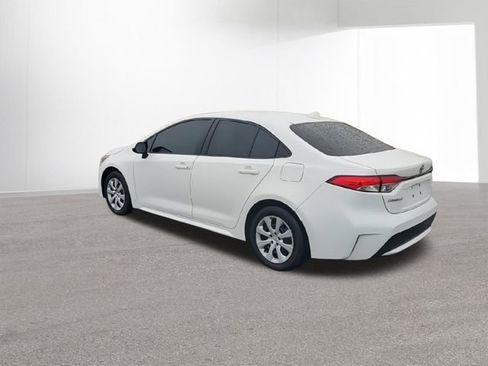 Used 2021 Toyota Corolla LE image 6