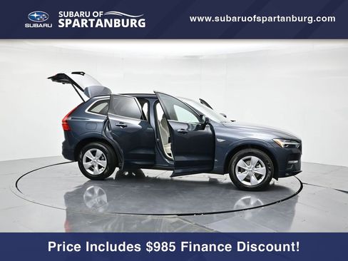 Used 2022 Volvo XC60 B5 Momentum image 45