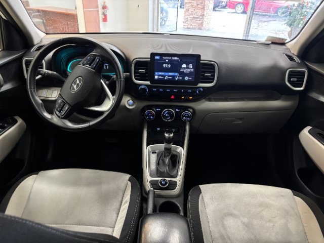 Used 2024 Hyundai Venue SEL FWD image 9