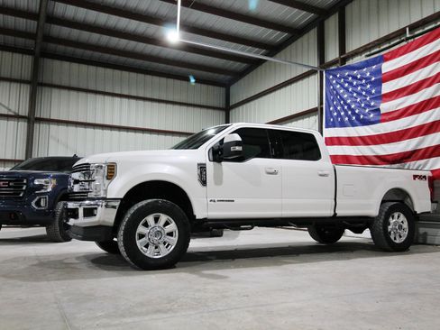 Used 2019 Ford F350 Lariat w/ Lariat Ultimate Package AWD/4WD image 4
