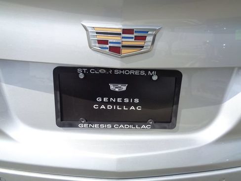 Used 2021 Cadillac XT4 Luxury w/ Cold Weather Package FWD image 8