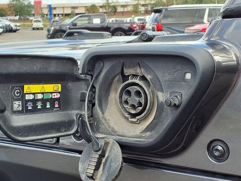 Used 2021 Jeep Wrangler Unlimited Rubicon 4xe w/ Cold Weather Group AWD/4WD image 23