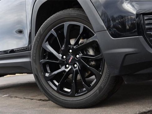 Used 2023 GMC Terrain SLE w/ Driver Convenience Package image 3