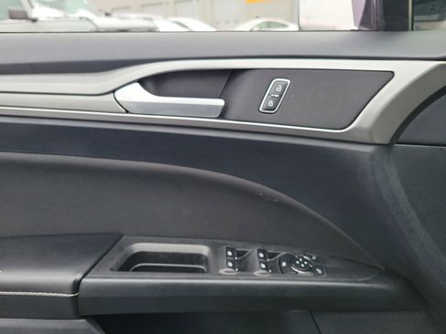 Used 2020 Ford Fusion SE image 17