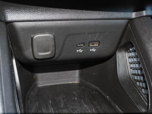 Used 2025 Chevrolet TrailBlazer LT w/ LT Cold Weather Package FWD image 13