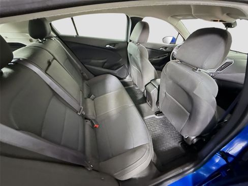 Used 2017 Chevrolet Cruze LT w/ Convenience Package image 18