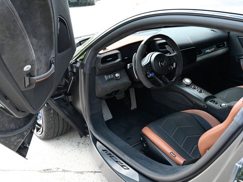 Used 2023 Maserati MC20 Coupe RWD image 15