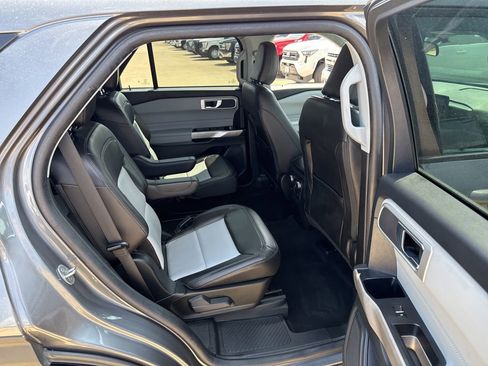 Used 2022 Ford Explorer XLT w/ Equipment Group 202A image 12