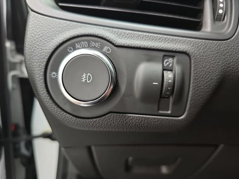 Used 2020 Buick Envision Essence FWD image 28