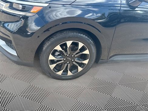 Used 2024 Kia Carnival EX image 35