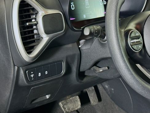Used 2025 Kia Soul LX w/ LX Technology Package image 17