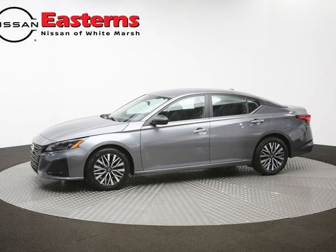 Used 2025 Nissan Altima 2.5 SV FWD image 56