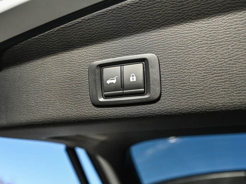 New 2025 Mitsubishi Outlander SE image 9