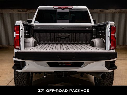 Used 2025 Chevrolet Silverado 2500 High Country w/ Technology Package image 9