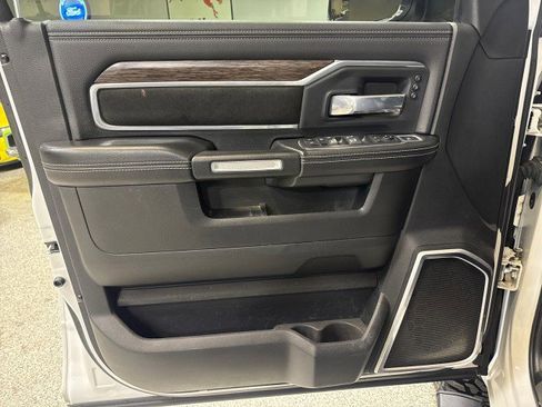 Used 2019 RAM 2500 Laramie image 17