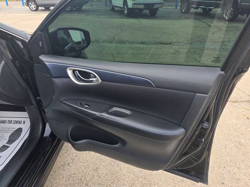 Used 2018 Nissan Sentra SR w/ Technology Package FWD image 12