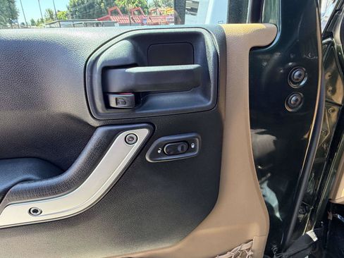 Used 2012 Jeep Wrangler Unlimited Rubicon w/ Connectivity Group AWD/4WD image 14