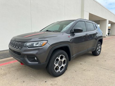 Used 2022 Jeep Compass Trailhawk w/ Sun and Sound Group AWD/4WD image 3