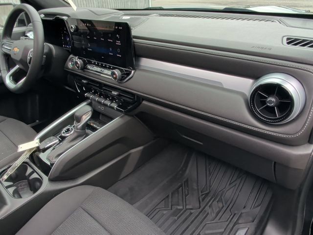 Used 2023 Chevrolet Colorado LT w/ LT Convenience Package II AWD/4WD image 32