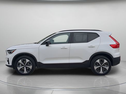 Used 2026 Volvo XC40 B5 Plus AWD/4WD image 43