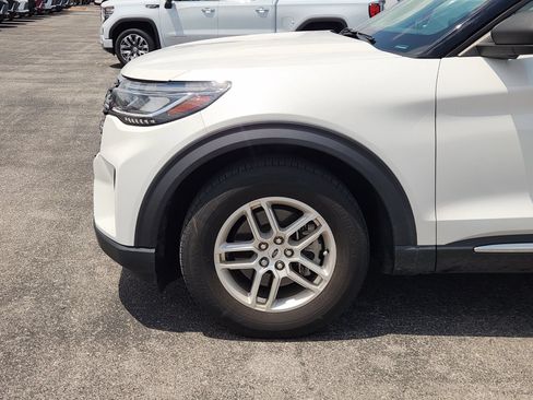 Used 2025 Ford Explorer Active w/ Active Comfort Package RWD image 9