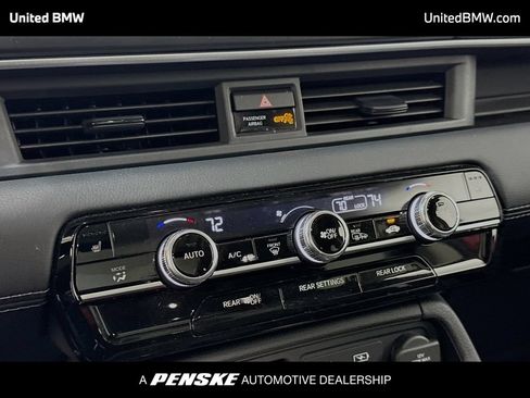 Used 2025 Honda Pilot Touring image 11
