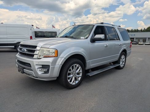 Used 2017 Ford Expedition Limited w/ Equipment Group 301A RWD image 8
