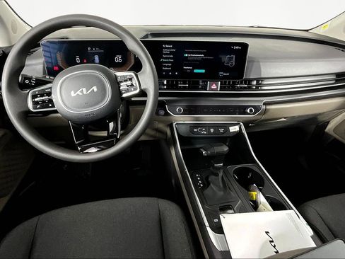 New 2026 Kia Carnival LX FWD image 10