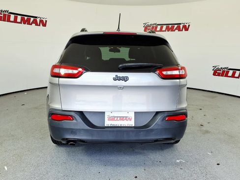 Used 2018 Jeep Cherokee Latitude w/ Altitude Package FWD image 8